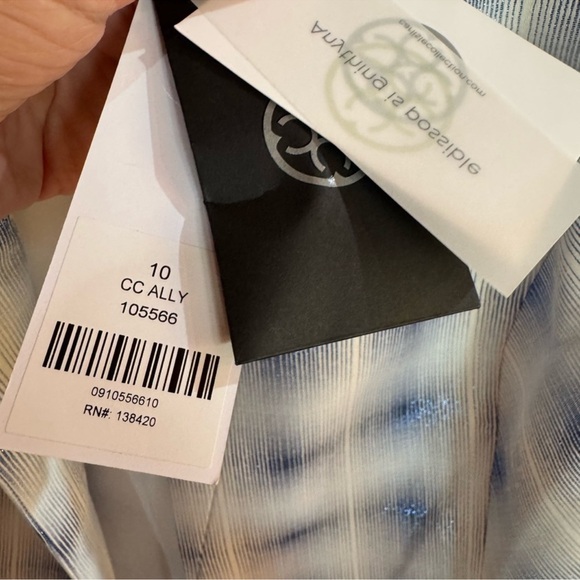 Carlisle Collection NWT Designer Long Jacket,
$559 $700
Size: 10 - Picture 12 of 16